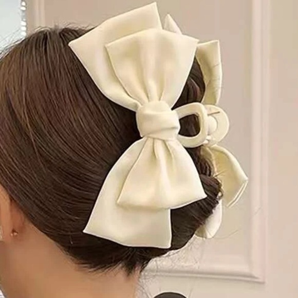 NWT beige bow hair claw clip for women - Picture 3 of 3